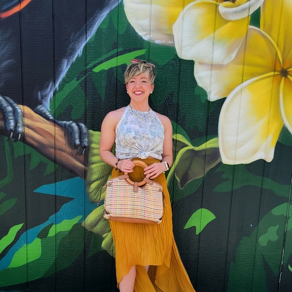 Meet your Posher, Amber - Picture 1 of 9